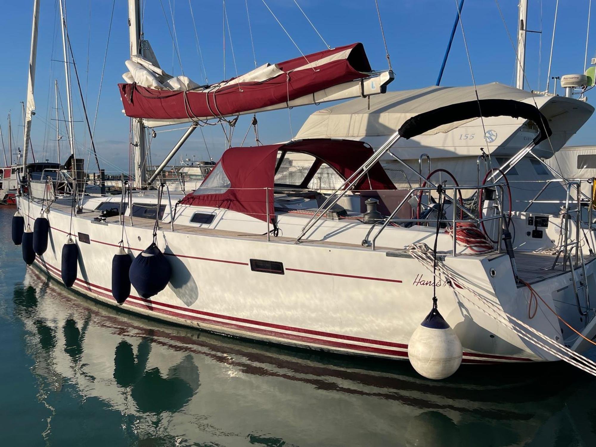 Botel Boat Tour With Aperitif And Music Included On A Sailing Boat *
