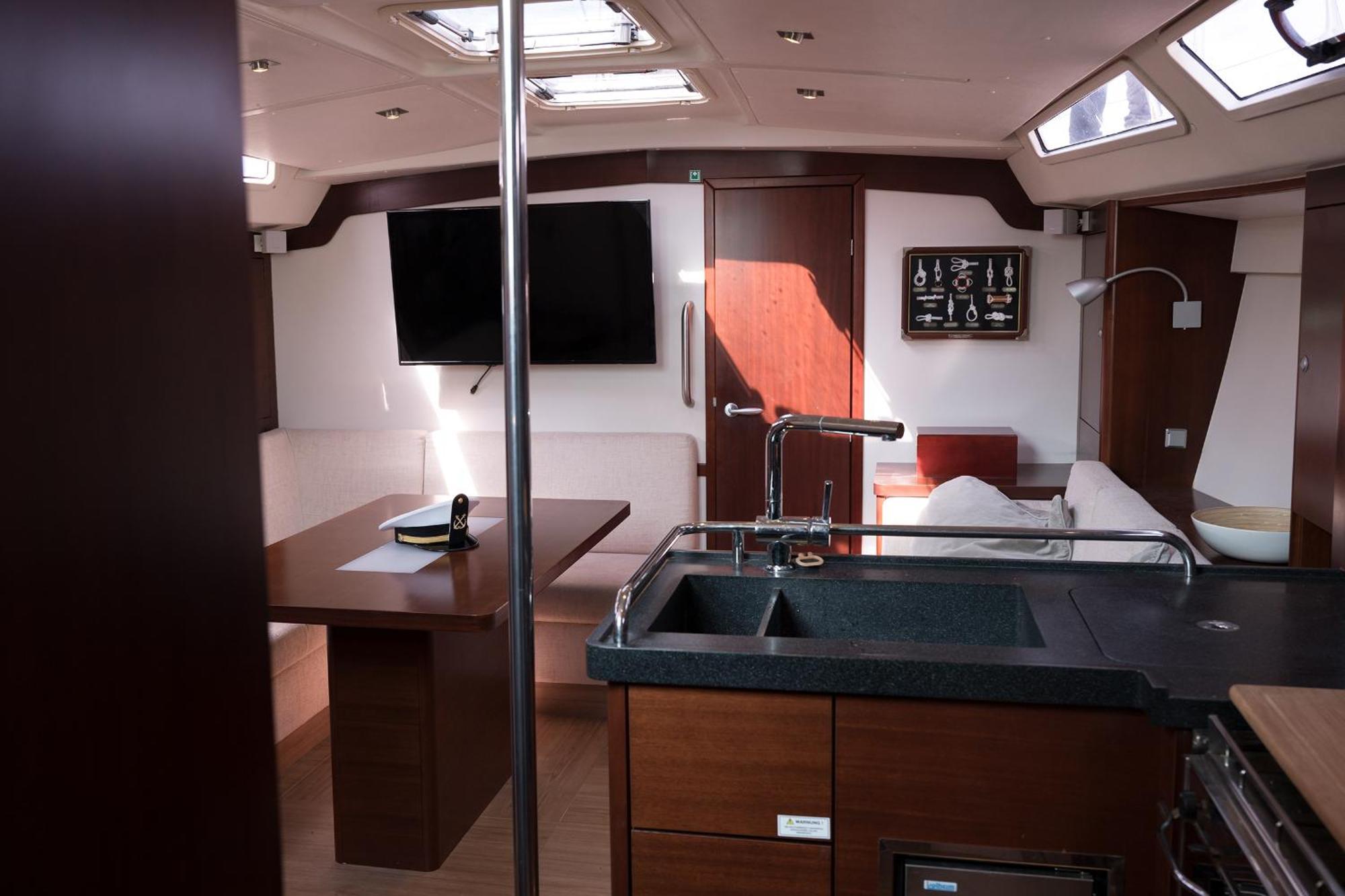 Botel Boat Tour With Aperitif And Music Included On A Sailing Boat Venice
