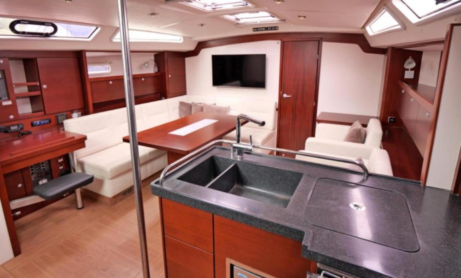 Boat Tour With Aperitif And Music Included On A Sailing Boat * Venice