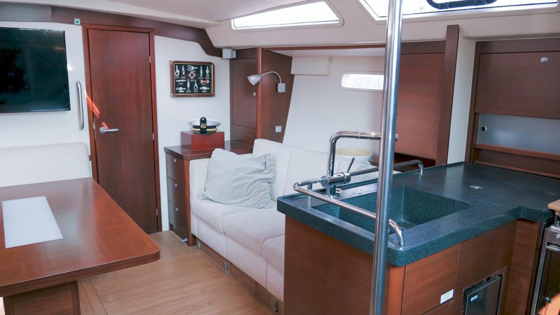 Boat Tour With Aperitif And Music Included On A Sailing Boat *