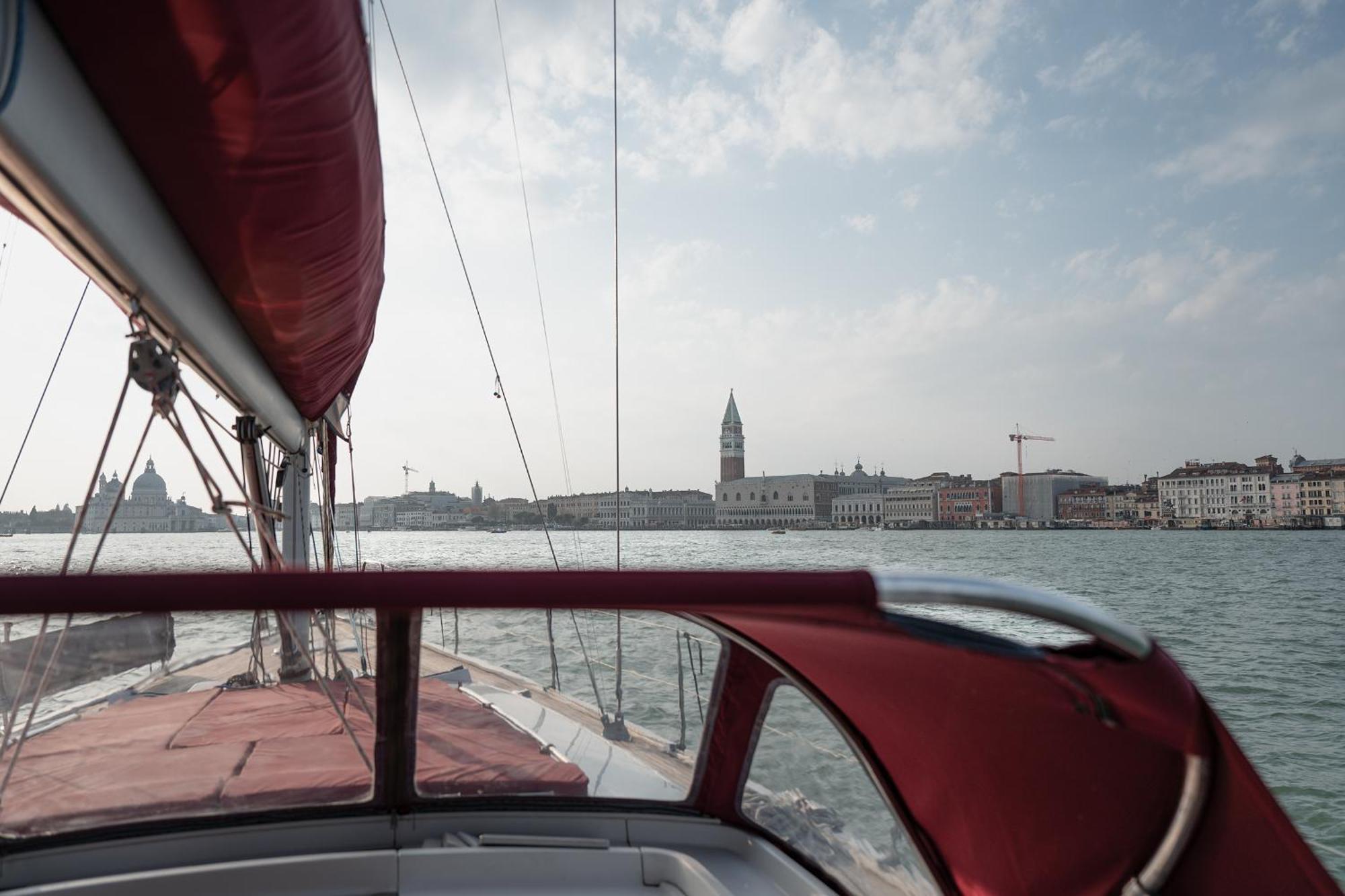 Boat Tour With Aperitif And Music Included On A Sailing Boat Botel Venice